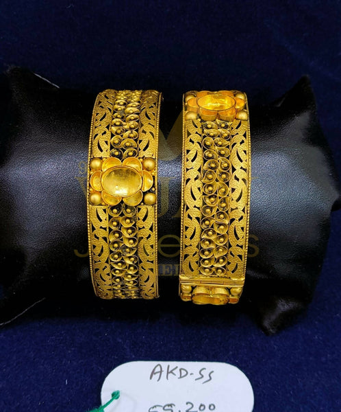Antique kada
