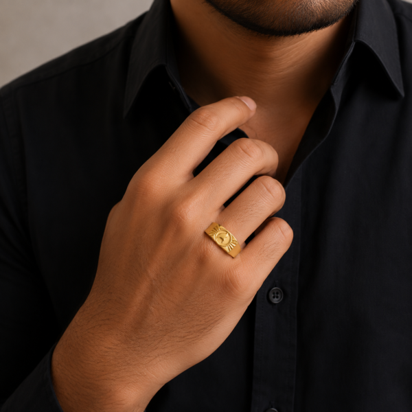 Heritage Oval Crest Gents Ring