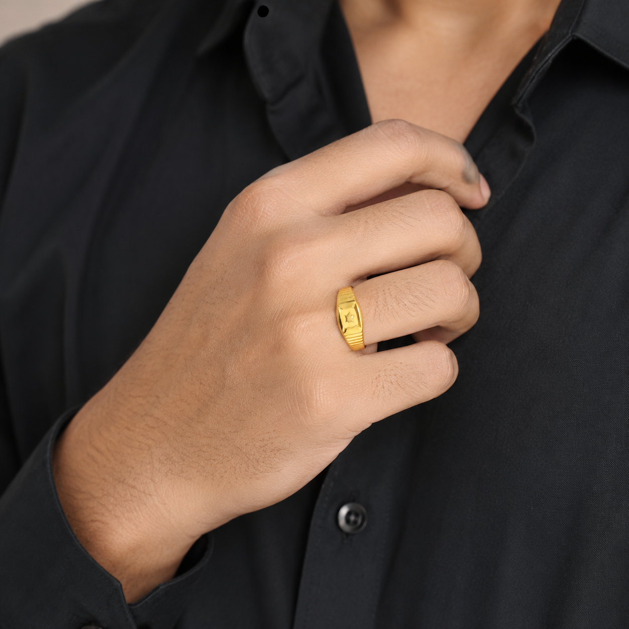 Classic Ribbed Gents Ring with Geometric Center Accent