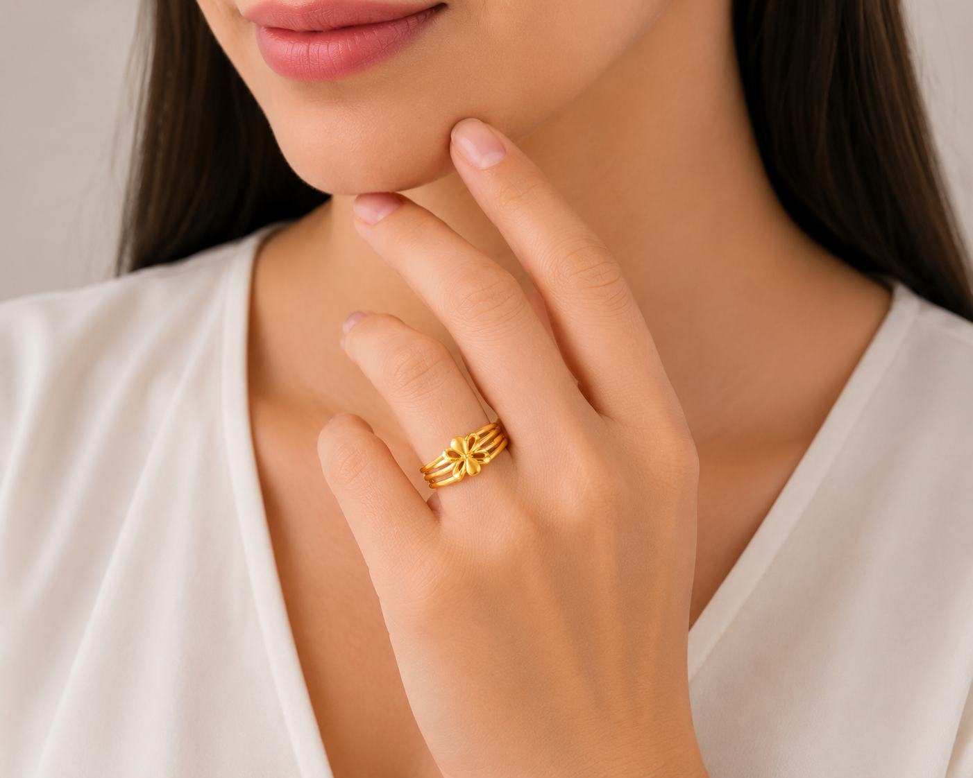 Graceful Floral Gold Ladies Ring – Elegant Bloom Inspired Design