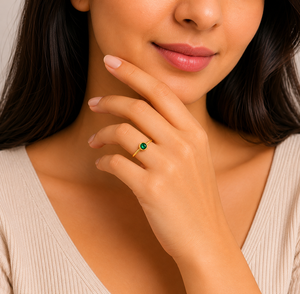 Emerald Halo Gold Ladies Ring – Minimalist Green Stone Elegance