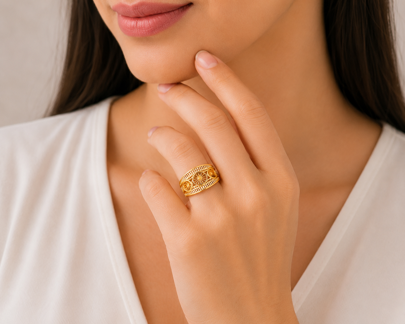 Vintage Floral Filigree Gold Ladies Ring – Elegant Openwork Statement Design
