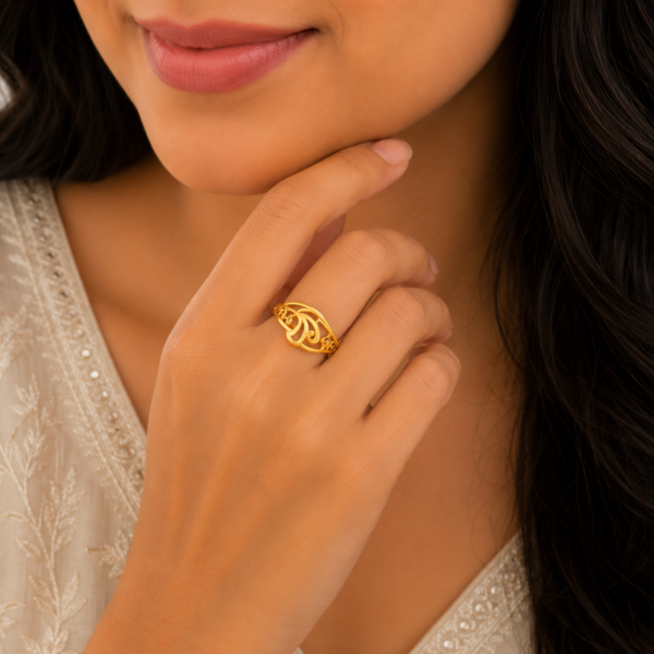 Elegant Crescent Filigree Gold Ladies Ring – Artistic Statement Design