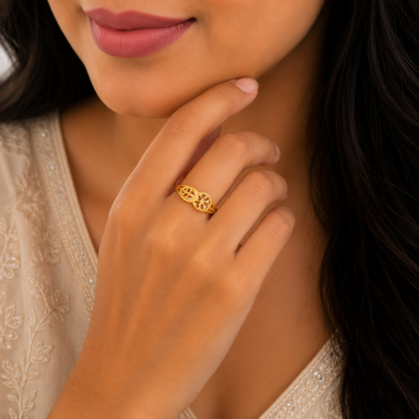 Infinity Leaf Gold Ladies Ring – Elegant Nature Inspired Openwork Design