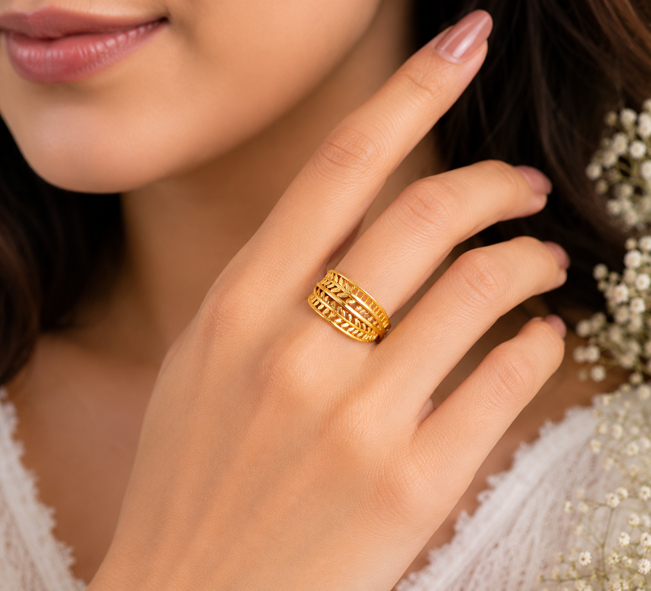 Graceful Layered Leaf Pattern Ladies Ring