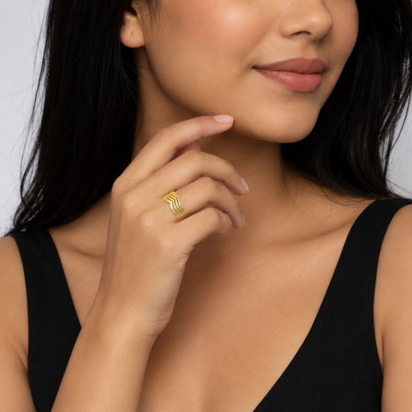Elegant Layered Wave Gold Ladies Ring – Contemporary Statement Design