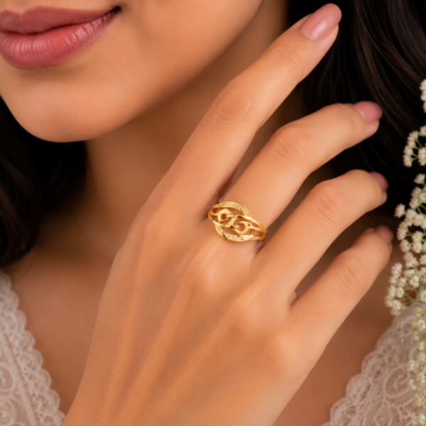 Elegant Infinity Wave Designer Ladies Ring