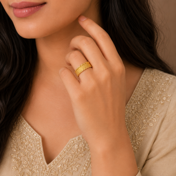 Elegant Textured Band Gold Ring with Braided Edge Design
