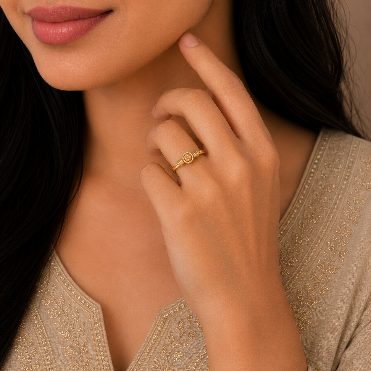 Elegant Halo Pattern Gold Ring with Delicate Designer Detailing