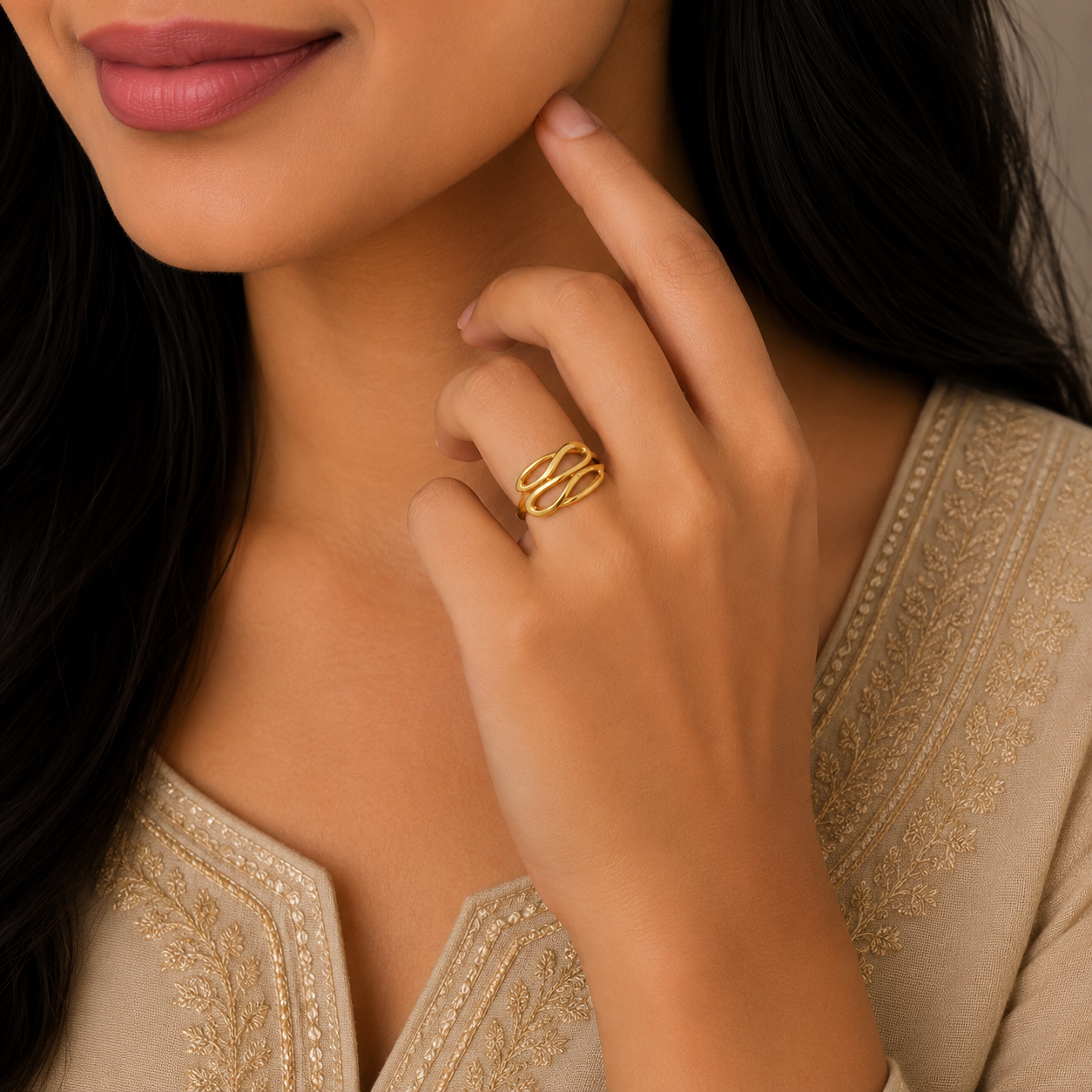 Elegant Wave Pattern Gold Ring with Contemporary Designer Finish