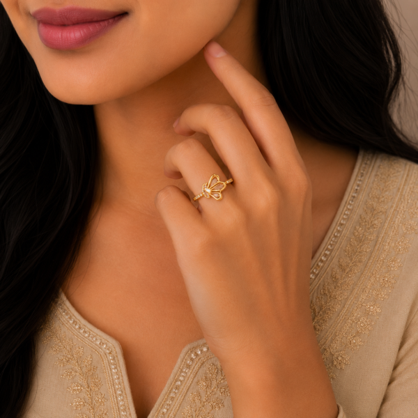 Elegant Butterfly Stone Gold Ring with Delicate Designer Pattern
