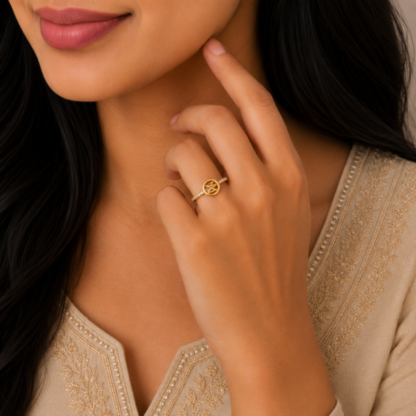 Elegant Interlocking Circle Stone Gold Ring with Modern Designer Pattern