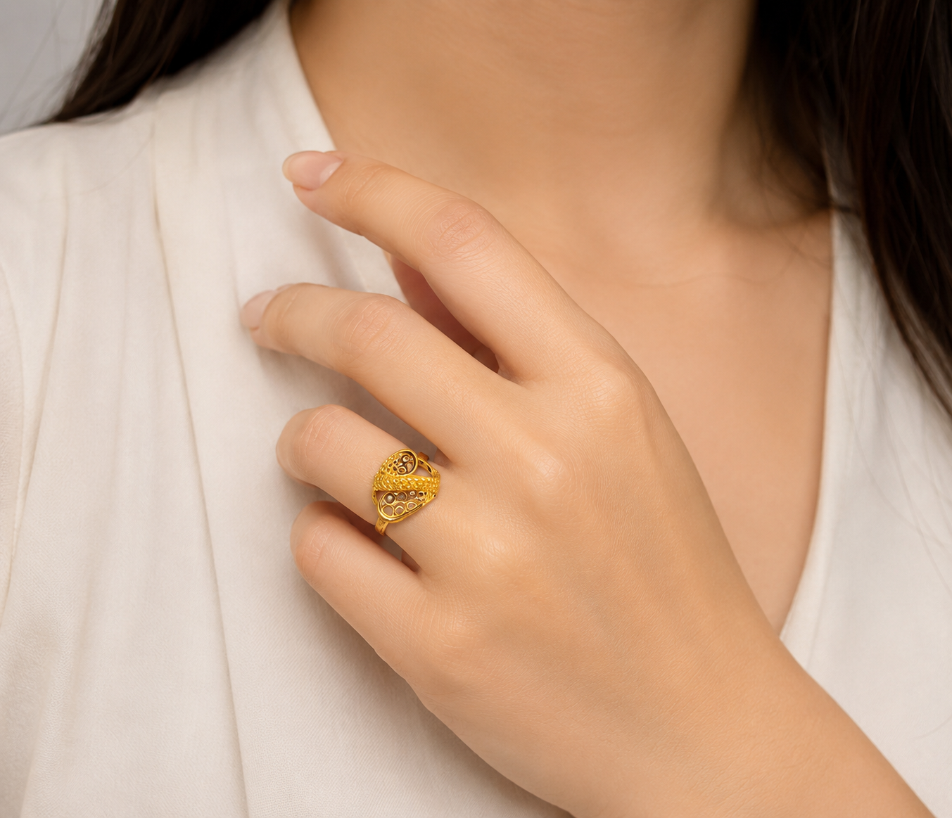 Elegant Geometric Filigree Gold Tone Statement Ring for Women