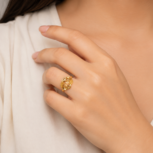 Elegant Leaf Motif Designer Ring for Women with Artistic Openwork Pattern