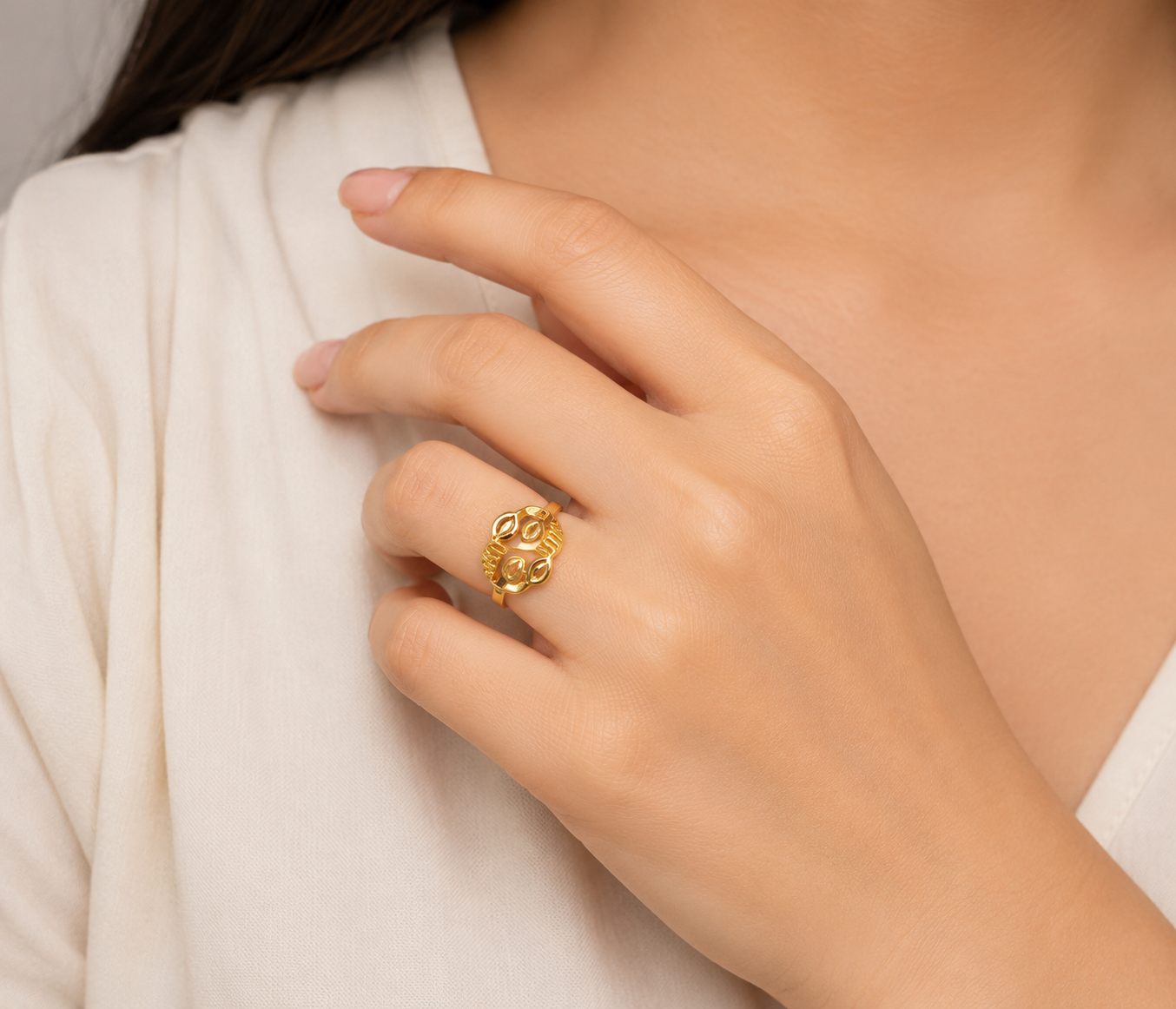 Elegant Leaf Motif Designer Ring for Women with Artistic Openwork Pattern