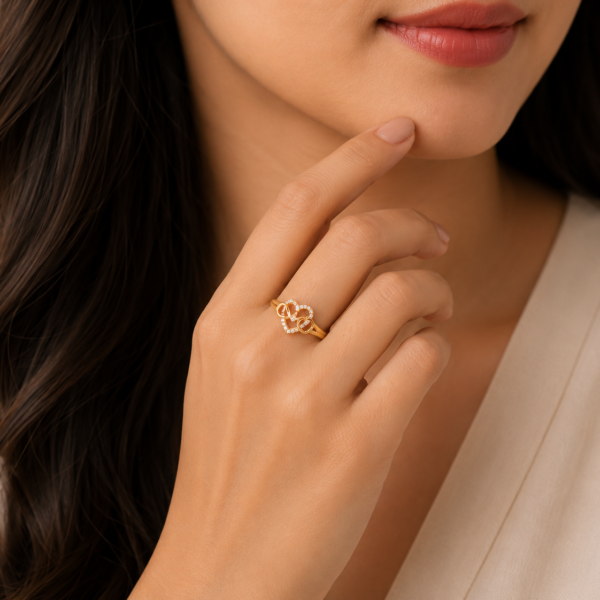 Elegant Heart Stone Gold Ladies Ring with Sparkling Design