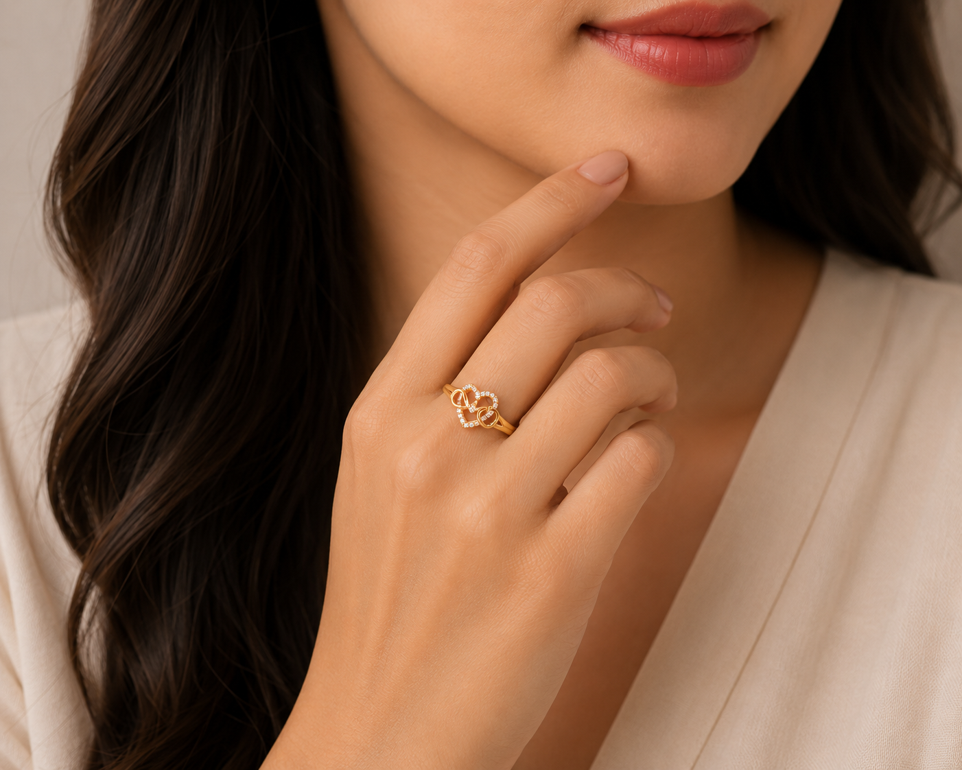 Elegant Heart Stone Gold Ladies Ring with Sparkling Design