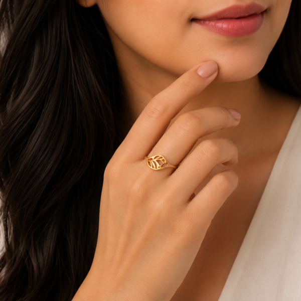 Elegant Leaf Pattern Gold Ladies Ring with Modern Artistic Design
