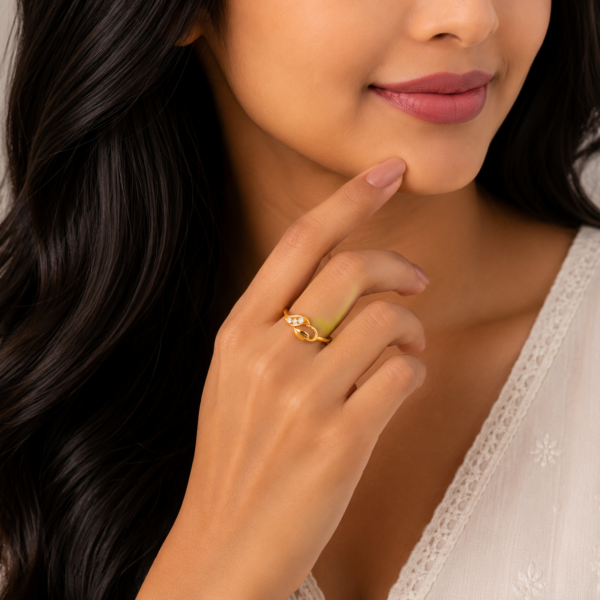 Elegant Wave Stone Gold Ladies Ring with Modern Artistic Design