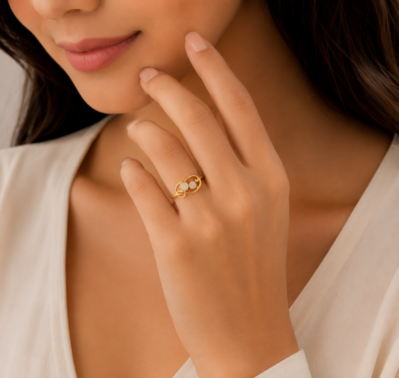 Elegant Infinity Circle Stone Gold Ladies Ring