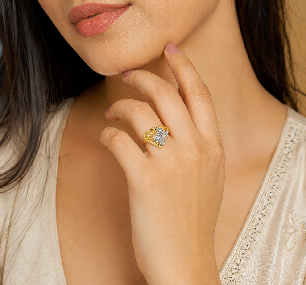 Floral Cluster Stone Gold Ladies Ring with Elegant Split Band