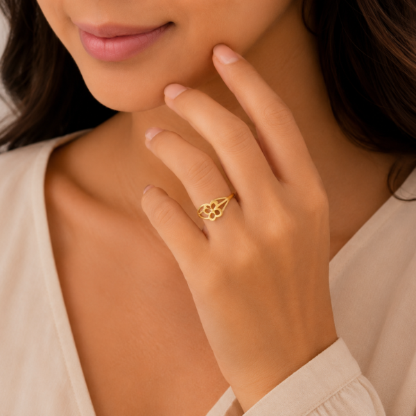Elegant Floral Openwork Gold Ladies Ring