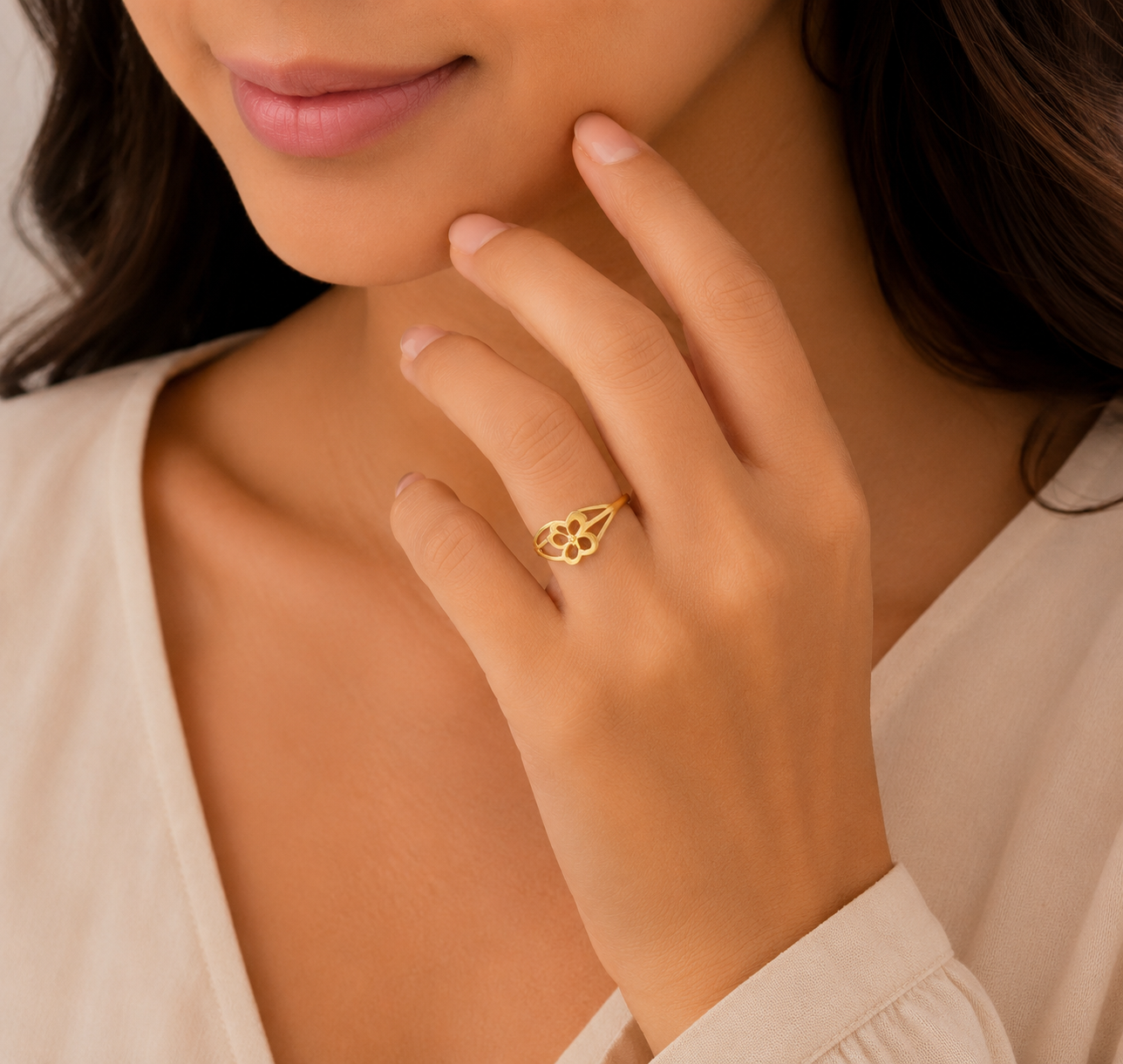 Elegant Floral Openwork Gold Ladies Ring