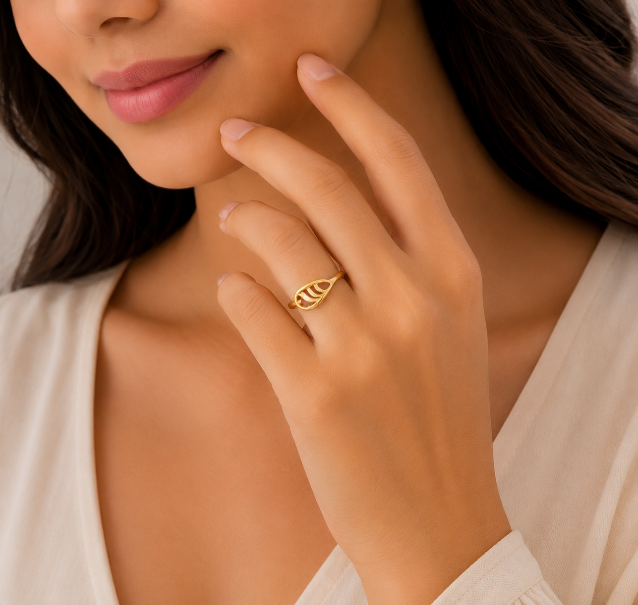 Elegant Leaf Motif Gold Ladies Ring with Openwork Detailing