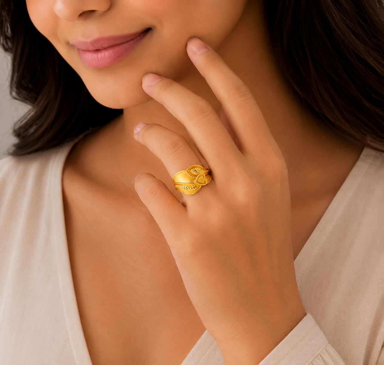 Elegant Floral Leaf Pattern Gold Ladies Ring